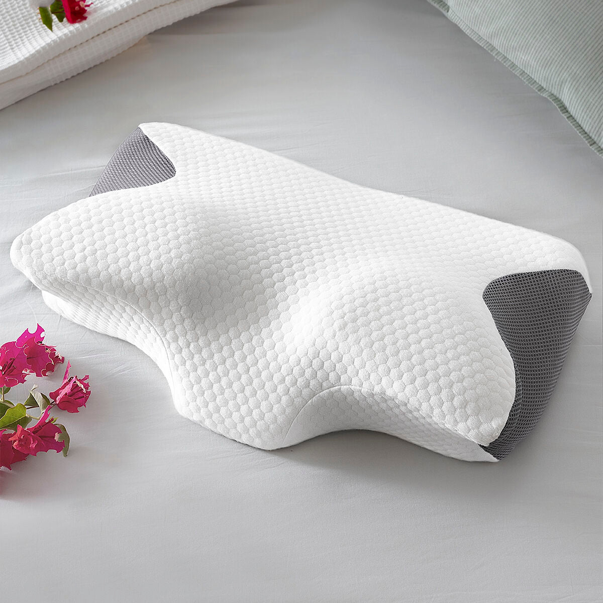 Viscoelastic Neck Pillow with Ergonomic Contours